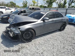 2017 Mercedes-Benz E 300 Luxury z VIN WDDZF4JB9HA133347, wystawiony jako Copart lot #51134865 z przebiegiem 111 391 mil mil oraz Nie do naprawy • Non repairable. Historia ofert i sprzedaży dostępna na DreamBid. Obrazek 1.