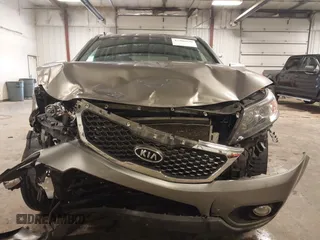 2013 Kia Sorento LX with VIN 5XYKT3A66DG381650, listed as a IAAI auction lot 42400630 with 182,333 mi miles and . Bid and sale history available at DreamBid. Image 6.
