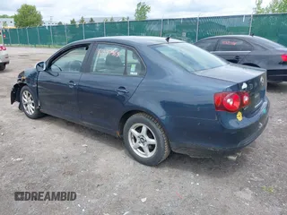 2010 Volkswagen Jetta Limited Edition с VIN 3VWAZ7AJ3AM114399, выставлен на аукционе IAAI как лот 42347963 с пробегом 130 800 миль миль и . История ставок и продаж доступна на DreamBid. Изображение 3.