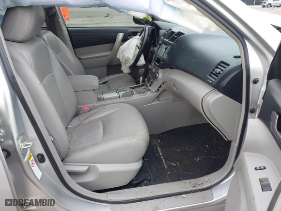 2013 Toyota Highlander with VIN 5TDZK3EH0DS111944, listed as a IAAI auction lot 41399844 with 54,696 mi miles. Bid and sale history available at carsss.com. Image 5.