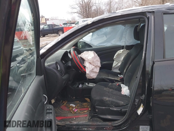 2016 Nissan Versa S z VIN 3N1CN7AP0GL829847, wystawiony jako IAAI lot #41688883 z przebiegiem 73 000 mil mil oraz . Historia ofert i sprzedaży dostępna na DreamBid. Obrazek 5.