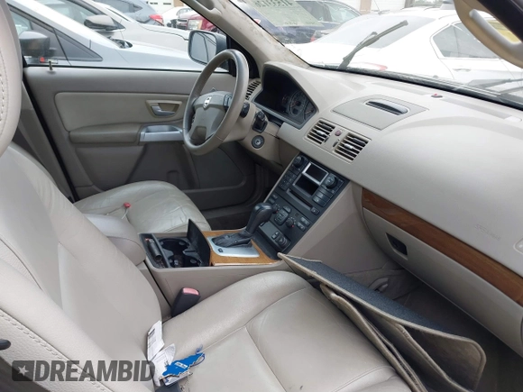 2005 Volvo XC90 with VIN YV1CZ911651158000, listed as a IAAI auction lot 41533126 with 158,926 mi miles and . Bid and sale history available at DreamBid. Image 5.