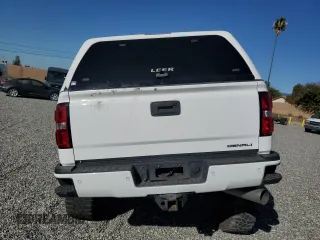 2015 GMC Sierra 2500HD Denali z VIN 1GT120E80FF175769, wystawiony jako Copart lot #79047164 z przebiegiem 116 447 mil mil oraz Szkoda całkowita • Salvage title. Historia ofert i sprzedaży dostępna na DreamBid. Obrazek 6.