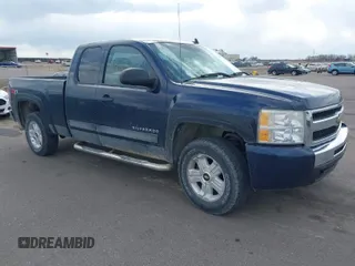 2010 Chevrolet Silverado 1500 LT with VIN 1GCSKSE39AZ271363, listed as a IAAI auction lot 41882454 with 96,210 mi miles. Bid and sale history available at carsss.com. Image 1.