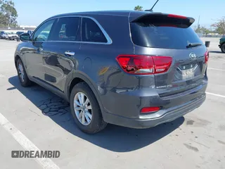2019 Kia Sorento L z VIN 5XYPG4A38KG536055, wystawiony jako IAAI lot #42337435 z przebiegiem 48 184 mil mil oraz . Historia ofert i sprzedaży dostępna na DreamBid. Obrazek 3.
