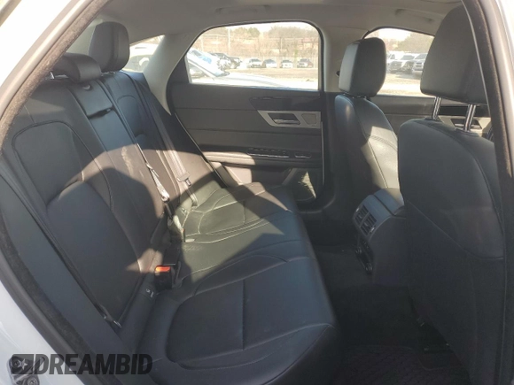 2018 Jaguar XF 25t Premium with VIN SAJBJ4FX9JCY54696, listed as a Copart auction lot 84917114 with 88,377 mi miles and Salvage Title. Bid and sale history available at carsss.com. Image 10.