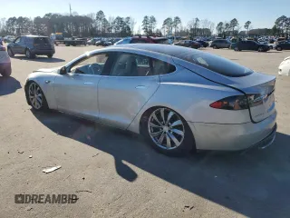 2013 Tesla Model S z VIN 5YJSA1DNXDFP04134, wystawiony jako Copart lot #87444944 z przebiegiem Nie podano mil oraz Czysty tytuł • Clean title. Historia ofert i sprzedaży dostępna na DreamBid. Obrazek 2.