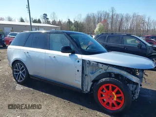 2024 Land Rover Range Rover SE z VIN SALKP9FU9RA216190, wystawiony jako IAAI lot #41877509 z przebiegiem 8171 mil mil oraz . Historia ofert i sprzedaży dostępna na DreamBid. Obrazek 1.