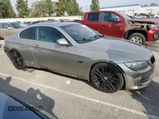 2011 BMW 3 Series 328i z VIN WBAKE5C52BE573743, wystawiony jako Copart lot #42547735 z przebiegiem 167 022 mil mil oraz Szkoda całkowita • Salvage title. Historia ofert i sprzedaży dostępna na DreamBid. Obrazek 4.