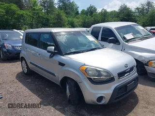 2013 Kia Soul + z VIN KNDJT2A66D7525412, wystawiony jako IAAI lot #42177636 z przebiegiem 67 310 mil mil oraz . Historia ofert i sprzedaży dostępna na DreamBid. Obrazek 6.