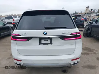 2025 BMW X7 xDrive40i z VIN 5UX23EM06S9X93597, wystawiony jako IAAI lot #42182551 z przebiegiem 6933 mil mil oraz . Historia ofert i sprzedaży dostępna na DreamBid. Obrazek 17.
