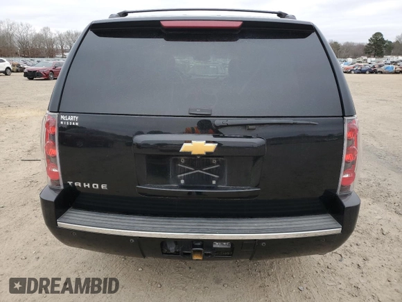 2014 Chevrolet Tahoe LTZ z VIN 1GNSCCE04ER156563, wystawiony jako Copart lot #44647735 z przebiegiem 135 849 mil mil oraz Czysty tytuł • Clean title. Historia ofert i sprzedaży dostępna na DreamBid. Obrazek 6.