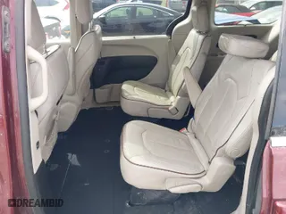 2017 Chrysler Pacifica Limited with VIN 2C4RC1GG1HR509569, listed as a IAAI auction lot 41807694 with 204,340 mi miles. Bid and sale history available at carsss.com. Image 8.