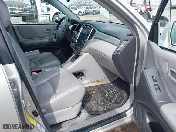 2006 Toyota Highlander w/3rd Row with VIN JTEEP21A160167427, listed as a IAAI auction lot 41815991 with 308,542 mi miles. Bid and sale history available at carsss.com. Image 5.