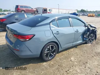 2024 Nissan Sentra SV z VIN 3N1AB8CV1RY221780, wystawiony jako IAAI lot #42405858 z przebiegiem 14 391 mil mil oraz . Historia ofert i sprzedaży dostępna na DreamBid. Obrazek 4.