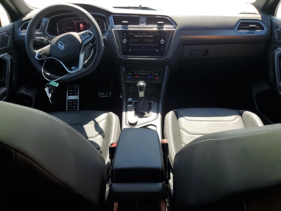 2024 Volkswagen Tiguan SEL R-Line with VIN 3VV4B7AX4RM045227, listed as a Copart auction lot 56002145 with 27,261 mi miles and Salvage title. Bid and sale history available at DreamBid. Image 8.