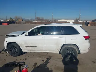 2017 Jeep Grand Cherokee Laredo with VIN 1C4RJFAG2HC876727, listed as a IAAI auction lot 41712954 with 134,412 mi miles. Bid and sale history available at carsss.com. Image 15.