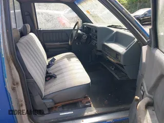 1993 Dodge Dakota S with VIN 1B7GL26X1PS140546, listed as a IAAI auction lot 42142391 with 171,634 mi miles and . Bid and sale history available at carsss.com. Image 5.