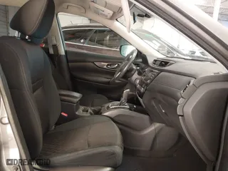 2017 Nissan Rogue SL with VIN 5N1AT2MT5HC825730, listed as a IAAI auction lot 41390651 with 131,723 mi miles. Bid and sale history available at carsss.com. Image 5.