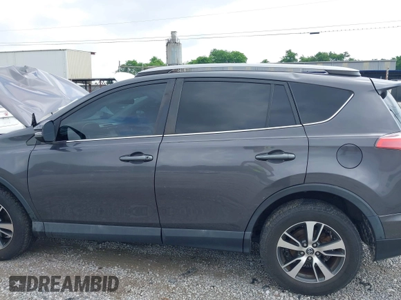 2018 Toyota RAV4 XLE z VIN 2T3WFREV8JW429188, wystawiony jako IAAI lot #42121963 z przebiegiem 133 462 mil mil oraz . Historia ofert i sprzedaży dostępna na DreamBid. Obrazek 14.