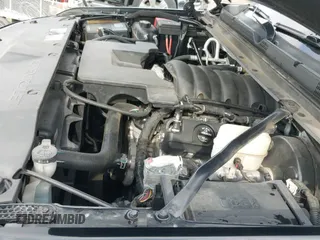 2018 Chevrolet Suburban Premier z VIN 1GNSKJKC9JR140584, wystawiony jako IAAI lot #42597418 z przebiegiem 117 662 mil mil oraz . Historia ofert i sprzedaży dostępna na DreamBid. Obrazek 22.