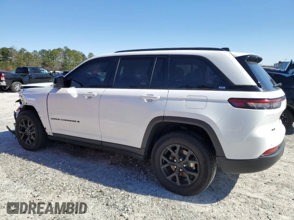 2024 Jeep Grand Cherokee Laredo with VIN 1C4RJHAG3RC124581, listed as a Copart auction lot 45677095 with 24,123 mi miles and Clean title. Bid and sale history available at DreamBid. Image 2.