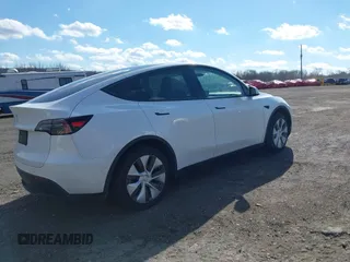 2024 Tesla Model Y with VIN 7SAYGDED2RF089010, listed as a IAAI auction lot 41630222 with 18,366 mi miles and . Bid and sale history available at carsss.com. Image 4.