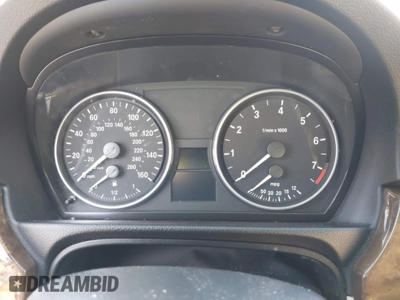 2007 BMW 3 Series 328xi z VIN WBAVC93517K033593, wystawiony jako IAAI lot #42137856 z przebiegiem Nie podano mil oraz . Historia ofert i sprzedaży dostępna na DreamBid. Obrazek 7.