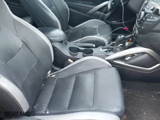 2016 Hyundai Veloster Turbo with VIN KMHTC6AE1GU271374, listed as a IAAI auction lot 41924768 with 93,072 mi miles. Bid and sale history available at carsss.com. Image 5.