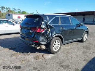 2016 Kia Sorento LX with VIN 5XYPG4A56GG140800, listed as a IAAI auction lot 41828064 with 174,113 mi miles. Bid and sale history available at carsss.com. Image 4.