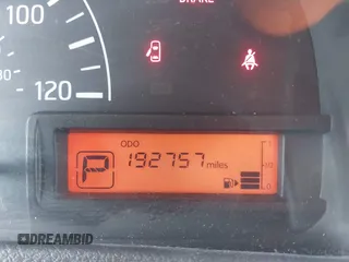 2015 Nissan NV200 SV z VIN 3N6CM0KN1FK729228, wystawiony jako IAAI lot #42320439 z przebiegiem 192 757 mil mil oraz . Historia ofert i sprzedaży dostępna na DreamBid. Obrazek 16.