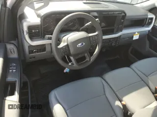 2024 Ford F-250 XL z VIN 1FTBF2BA0REC59905, wystawiony jako Copart lot #53203795 z przebiegiem Nie podano mil oraz Szkoda całkowita • Salvage title. Historia ofert i sprzedaży dostępna na DreamBid. Obrazek 8.