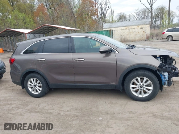 2019 Kia Sorento LX with VIN 5XYPGDA30KG559460, listed as a IAAI auction lot 42006148 with 102,193 mi miles. Bid and sale history available at carsss.com. Image 14.