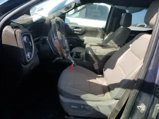 2021 GMC Sierra 1500 SLT z VIN 3GTU9DET0MG369332, wystawiony jako Copart lot #46650135 z przebiegiem 148 095 mil mil oraz Szkoda całkowita • Salvage title. Historia ofert i sprzedaży dostępna na DreamBid. Obrazek 7.