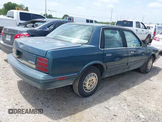 1996 Oldsmobile Cutlass Ciera 1SA VX5 z VIN 1G3AJ55M5T6418193, wystawiony jako IAAI lot #42361441 z przebiegiem 193 675 mil mil oraz . Historia ofert i sprzedaży dostępna na DreamBid. Obrazek 4.