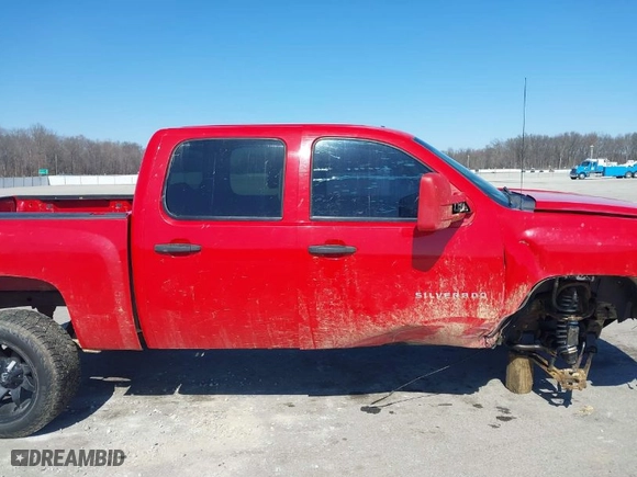 2011 Chevrolet Silverado 1500 LT with VIN 3GCPKSE31BG403653, listed as a IAAI auction lot 41764157 with 207,967 mi miles. Bid and sale history available at carsss.com. Image 14.