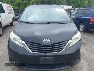 2017 Toyota Sienna LE z VIN 5TDJZ3DC5HS160965, wystawiony jako IAAI lot #42310690 z przebiegiem 142 274 mil mil oraz . Historia ofert i sprzedaży dostępna na DreamBid. Obrazek 12.