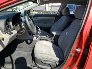 2017 Hyundai Elantra SE z VIN 5NPD84LF5HH007607, wystawiony jako Copart lot #55609165 z przebiegiem 109 880 mil mil oraz Szkoda całkowita • Salvage title. Historia ofert i sprzedaży dostępna na DreamBid. Obrazek 7.
