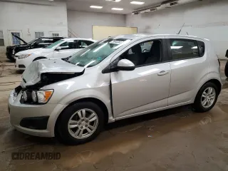 2012 Chevrolet Sonic LS z VIN 1G1JA6SH2C4118242, wystawiony jako Copart lot #79644984 z przebiegiem 182 987 mil mil oraz Czysty tytuł • Clean title. Historia ofert i sprzedaży dostępna na DreamBid. Obrazek 1.