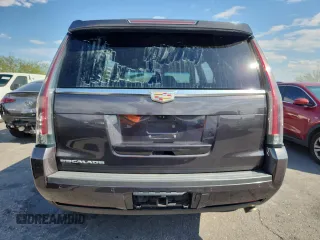 2017 Cadillac Escalade Platinum z VIN 1GYS4DKJ5HR249101, wystawiony jako Copart lot #60306915 z przebiegiem Nie podano mil oraz Czysty tytuł • Clean title. Historia ofert i sprzedaży dostępna na DreamBid. Obrazek 6.