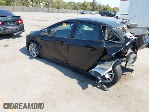 2016 Ford Focus SE z VIN 1FADP3F28GL213252, wystawiony jako IAAI lot #42660857 z przebiegiem 120 226 mil mil oraz . Historia ofert i sprzedaży dostępna na DreamBid. Obrazek 3.