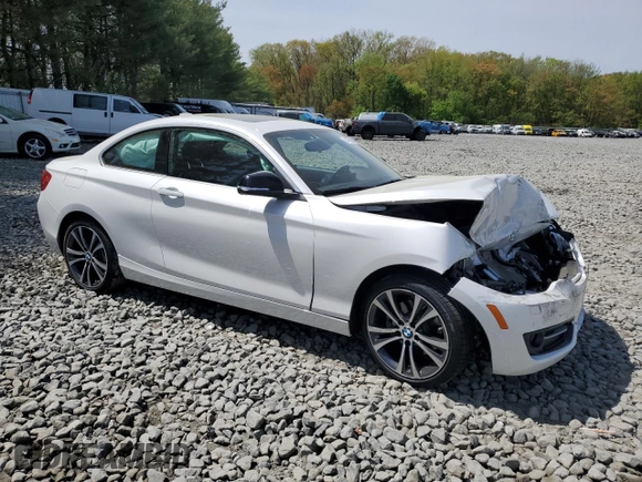 2015 BMW 2 Series 228i xDrive with VIN WBA1F7C56FVX95972, listed as a Copart auction lot 54759885 with 52,483 mi miles and Salvage Title. Bid and sale history available at carsss.com. Image 4.