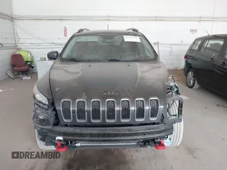2016 Jeep Cherokee Trailhawk with VIN 1C4PJMBS0GW169184, listed as a IAAI auction lot 42255346 with 152,802 mi miles and . Bid and sale history available at DreamBid. Image 12.
