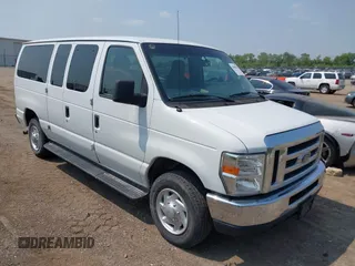 2012 Ford Econoline Passenger XL z VIN 1FBNE3BL9CDA32236, wystawiony jako IAAI lot #42484447 z przebiegiem 146 983 mil mil oraz . Historia ofert i sprzedaży dostępna na DreamBid. Obrazek 1.
