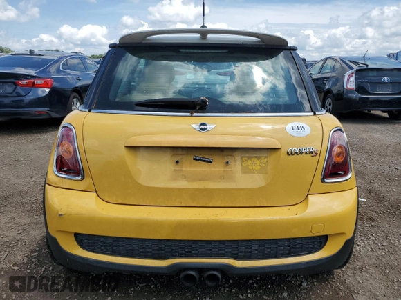 2009 MINI Hardtop S with VIN WMWMF73569TW82519, listed as a Copart auction lot 62872425 with 101,656 mi miles and Clean title. Bid and sale history available at DreamBid. Image 6.