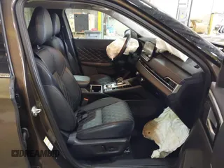 2024 Mitsubishi Outlander SEL z VIN JA4J4WA84RZ054131, wystawiony jako IAAI lot #41555718 z przebiegiem 17 559 mil mil oraz . Historia ofert i sprzedaży dostępna na DreamBid. Obrazek 5.