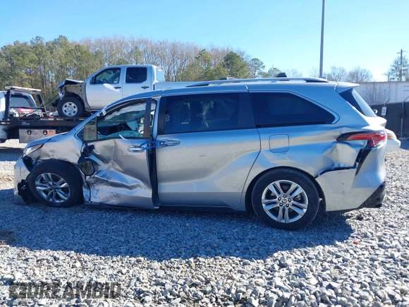 2022 Toyota Sienna Limited with VIN 5TDZRKECXNS136443, listed as a IAAI auction lot 41353097 with 20,568 mi miles and . Bid and sale history available at DreamBid. Image 14.