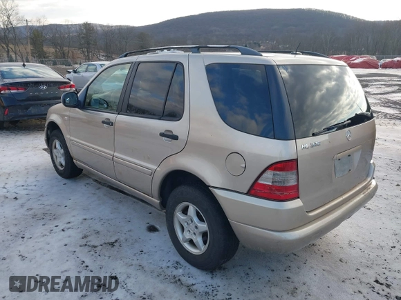 2001 Mercedes-Benz M 320/430/500 with VIN 4JGAB54E91A271230, listed as a IAAI auction lot 41519970 with 229,773 mi miles and . Bid and sale history available at DreamBid. Image 3.