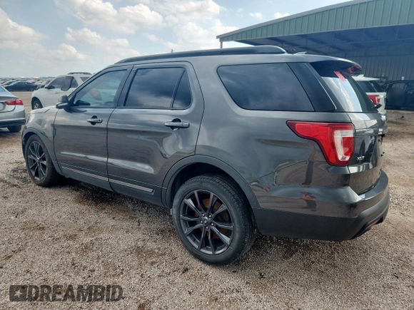2017 Ford Explorer XLT z VIN 1FM5K7D84HGC65690, wystawiony jako Copart lot #59367475 z przebiegiem 148 492 mil mil oraz Czysty tytuł • Clean title. Historia ofert i sprzedaży dostępna na DreamBid. Obrazek 2.