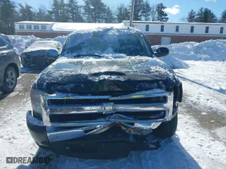 2010 Chevrolet Silverado 1500 LT with VIN 3GCRKSE38AG257341, listed as a IAAI auction lot 41592371 with 136,872 mi miles. Bid and sale history available at carsss.com. Image 12.